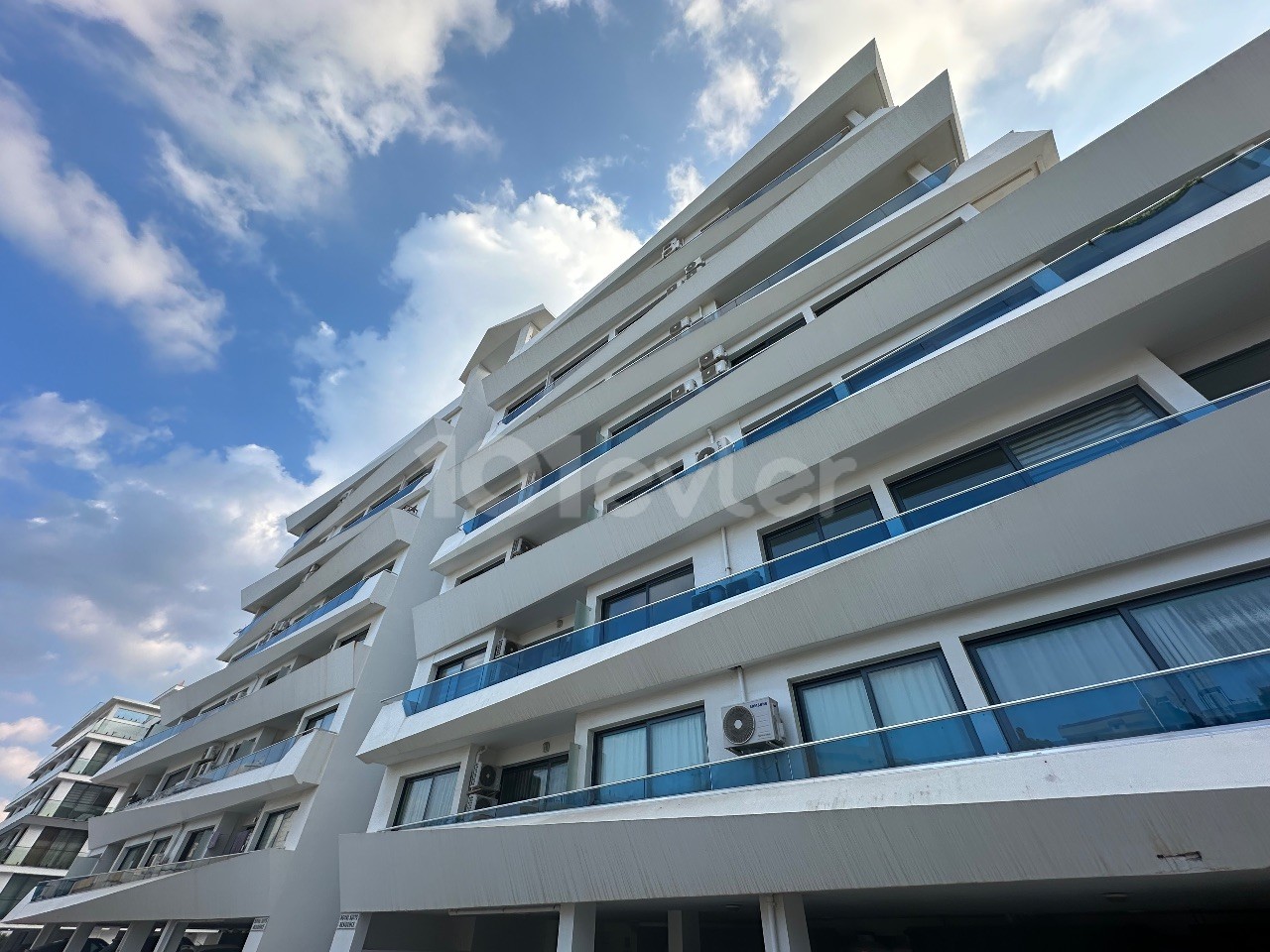 Полностью меблированная квартира 1+1 на продажу в Кирении, Кипр