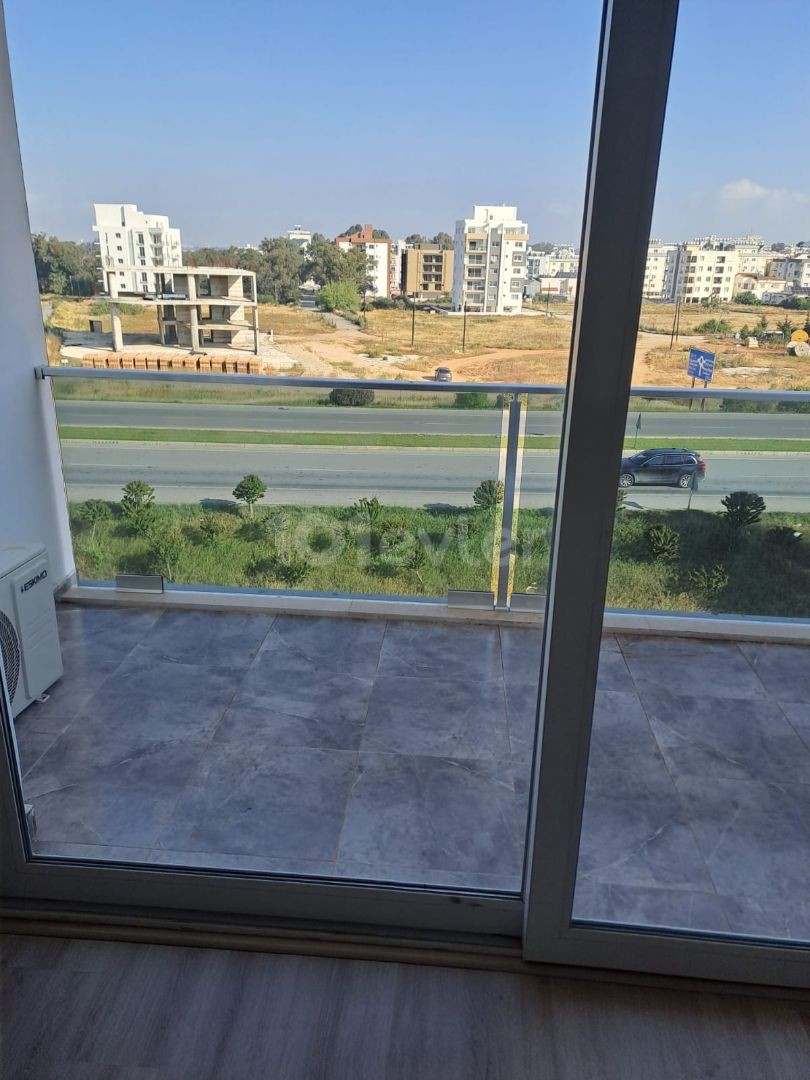Сдается полностью меблированная квартира 2+1 рядом с торговым центром Famagusta City Mall