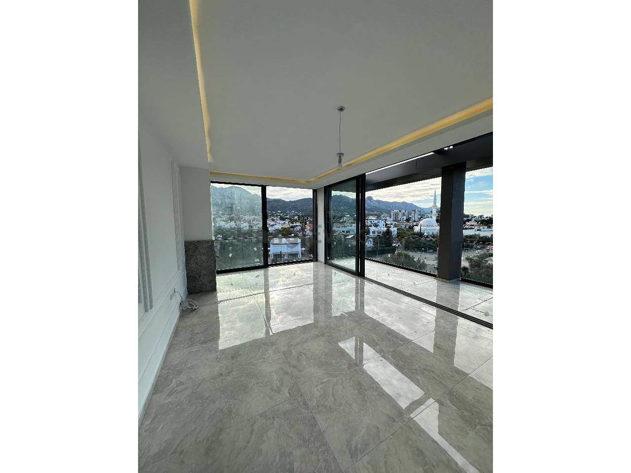 Северный Кипр Кирения Центр Кирении продажа пентхаус с камином с лифтом, 130 m²